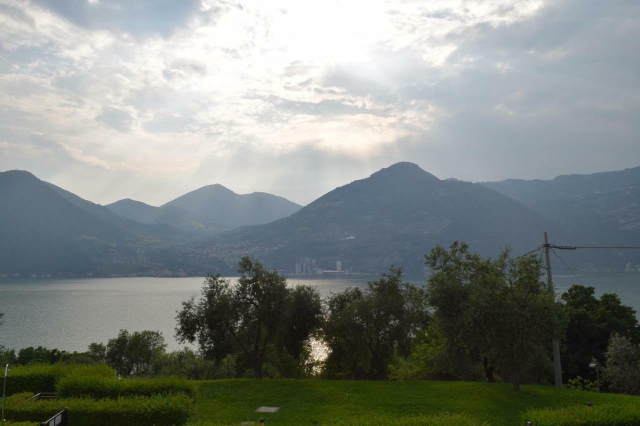 Appartamento Agnesi Monte Isola Exterior foto